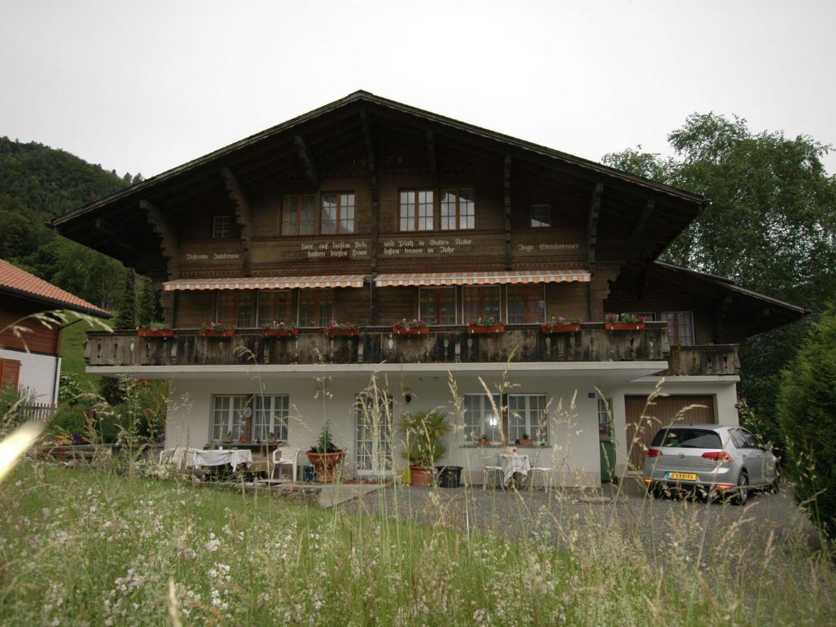 Pristine Home In A Charming Village Large Grassy Sunbathing Area View Of The M Nch And Jungfrau Wilderswil Exteriör bild
